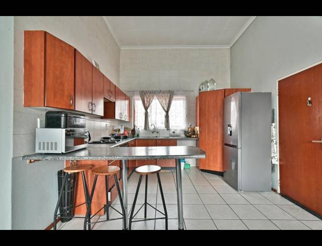 2 BEDROOM APARTMENT FOR SALE IN WINCHESTER HILLS